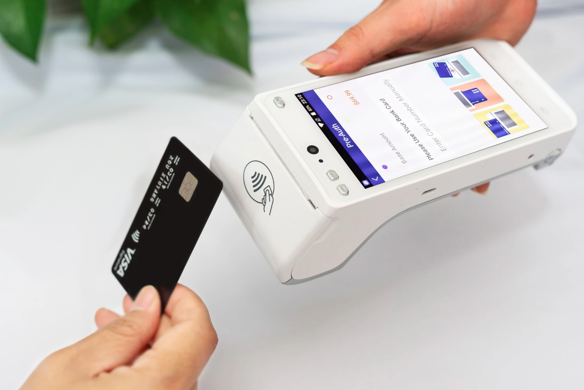 Разъездная торговля станет удобнее с мобильной онлайн-кассой IRAS A930 на базе Android 