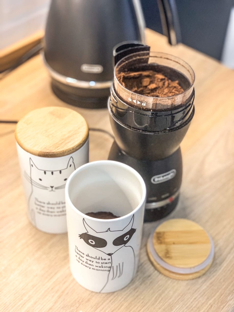 Выбирайте натуральный кофе. Лучше покупать зерна и молоть самостоятельно - чтобы не получать в дополнение к кофе примесей. 