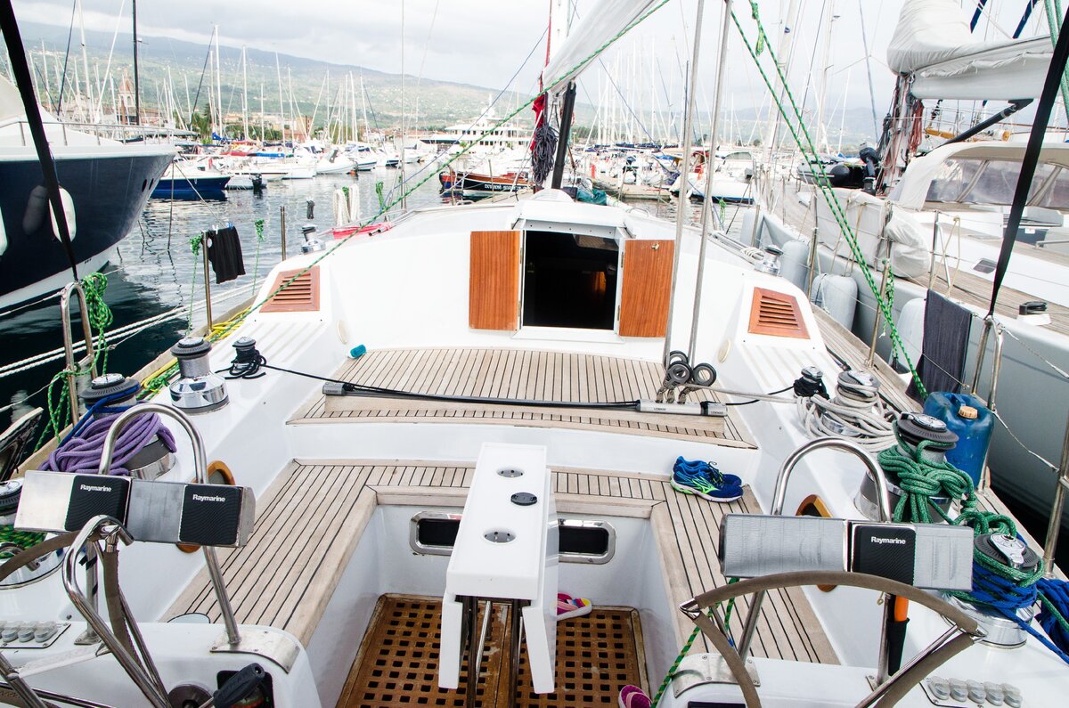 Кокпит внушительный