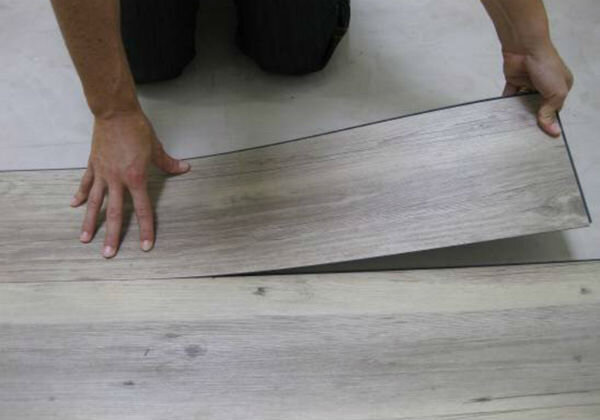 Источник: http://parket-prof.ru/assets/images/catalog/vinil/3%20Укладка%20виниловой%20плитки.jpg