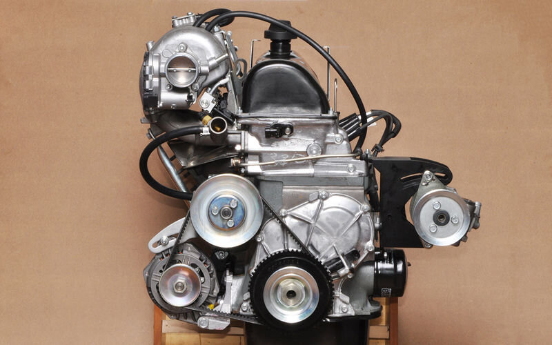 Маломощный мотор, устанавливаемый на Ладу и Шевроле Ниву, не обеспечивает достойную динамику разгона, которая позволяла бы машинам держаться в потоке. Двигатель приходится «крутить», что негативно сказывается на его ресурсе.