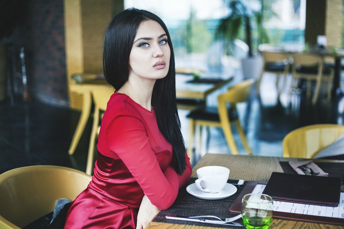 Эбру Шахин — армянка, а не турчанка? 9 шокирующих фактов о звезде сериала «Ветреный»