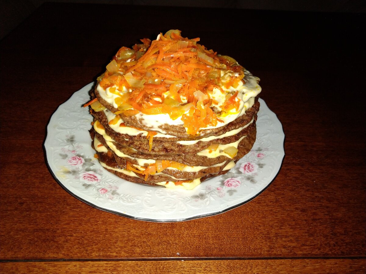 печеночный торт. печеночный торт с луком и морковью. печеночный торт с морковью и луком майонезом. юлия высоцкая печеночный торт. куриный печеночный торт.