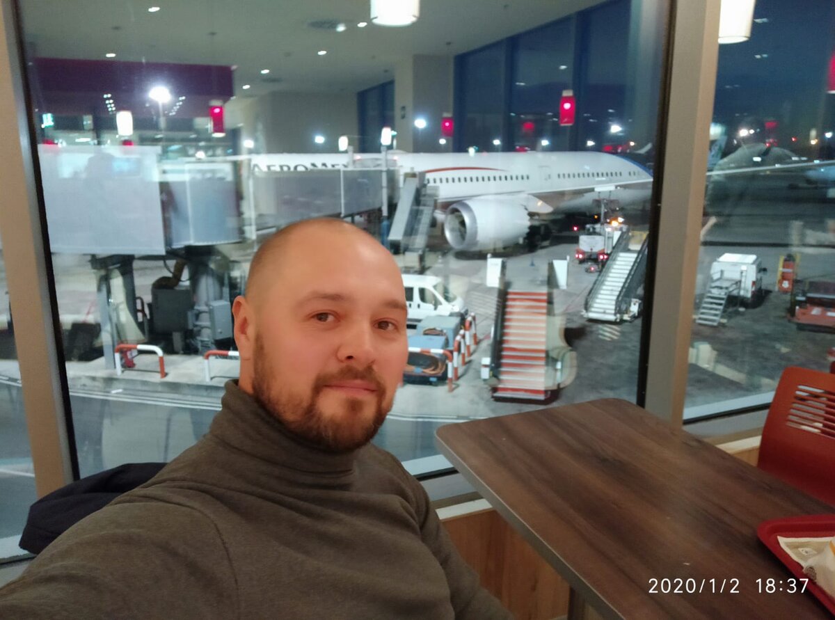 (фото: аэропорт Мадрида, вылетаю на Софию)