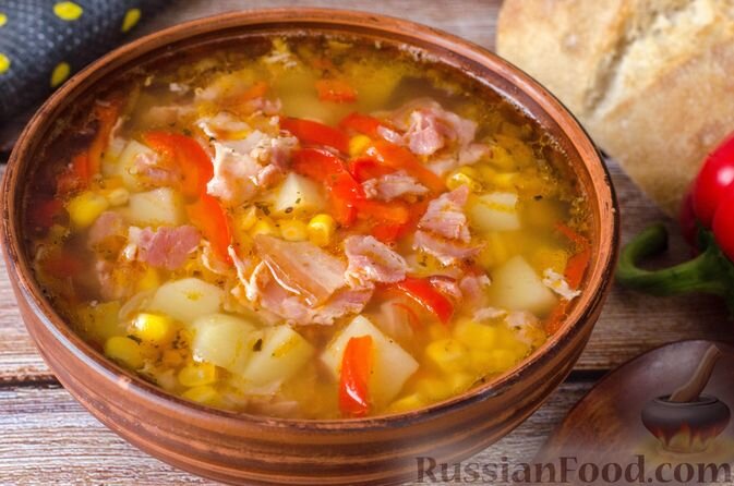 картофель, кукуруза консервированная, перец болгарский, бекон, лук репчатый, лавровый лист, масло растительное, орегано, базилик, тимьян, перец чёрный молотый, соль