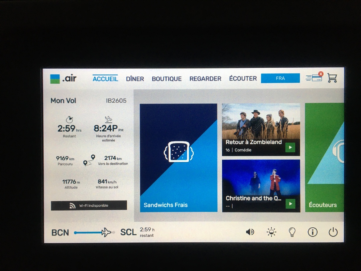 Экран монитора в самолёте во время полёта 