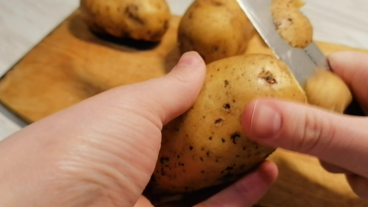 Листай карусель.