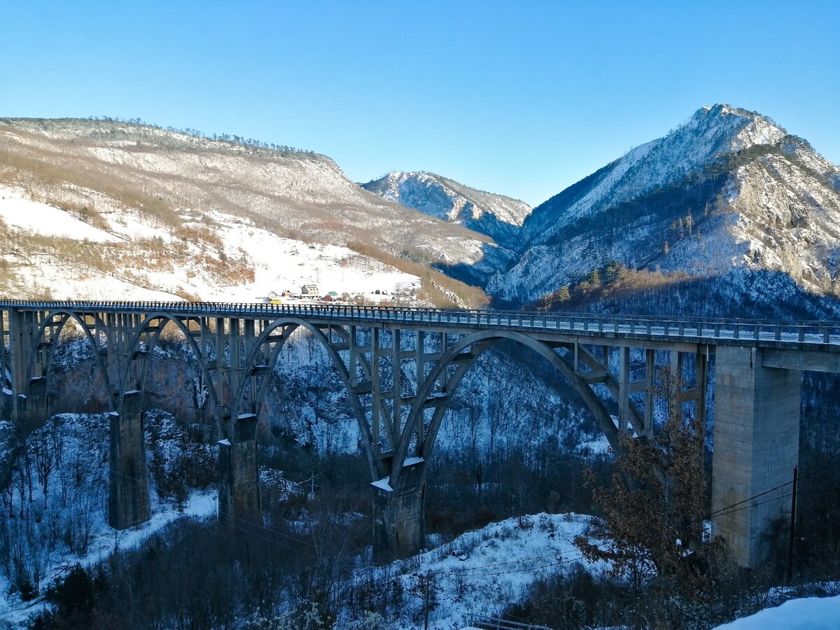 Мост Джурджевича в Черногории зимой