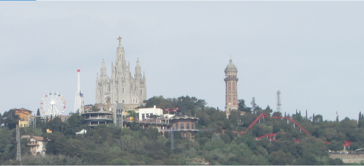 Вид на Тибидабу и храм Храм Свято́го Се́рдца Иисуса