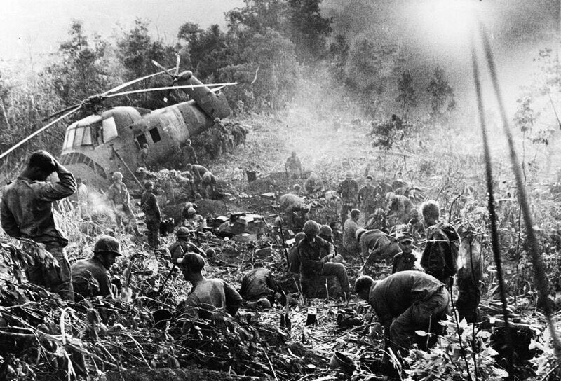 Сбитый американский вертолет. Фото из открытых источников.