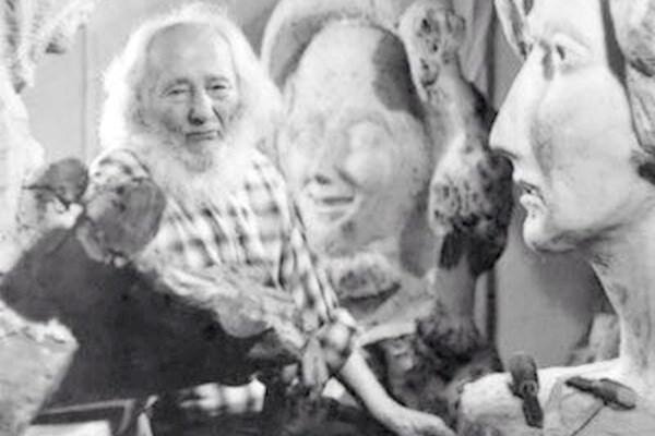 Исаак Иткинд в своей мастерской в Алма-Ате