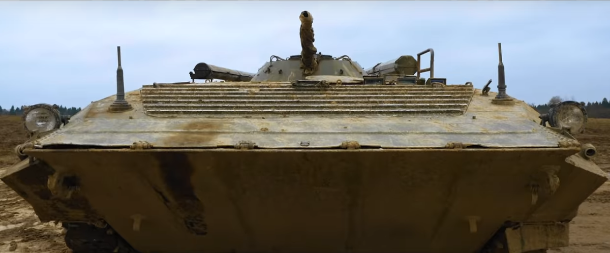 Глазастый ленивец. Очень напоминает Сида из Ледникового периода. 