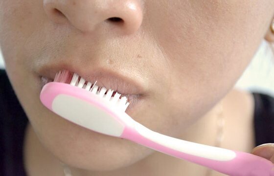 На сколько хватает отбеливания зубов - Вопросы-ответы — Стоматология «Все свои!» — официальный сайт