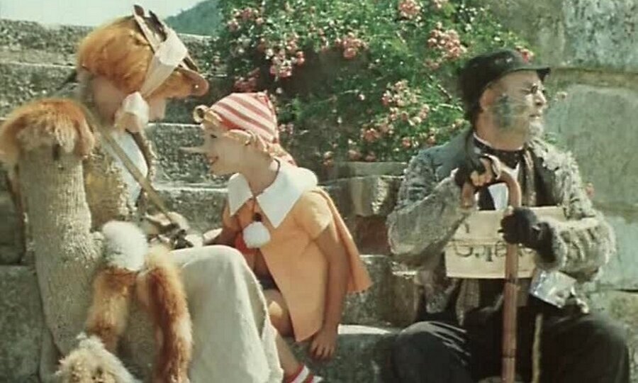 Стартапер и инфобизнесмен общаются с инвестором