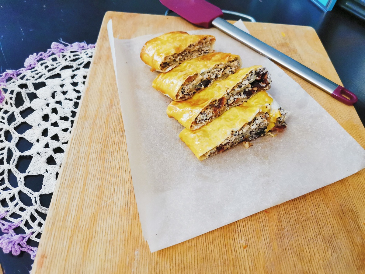 Лаваш с творогом, маком 