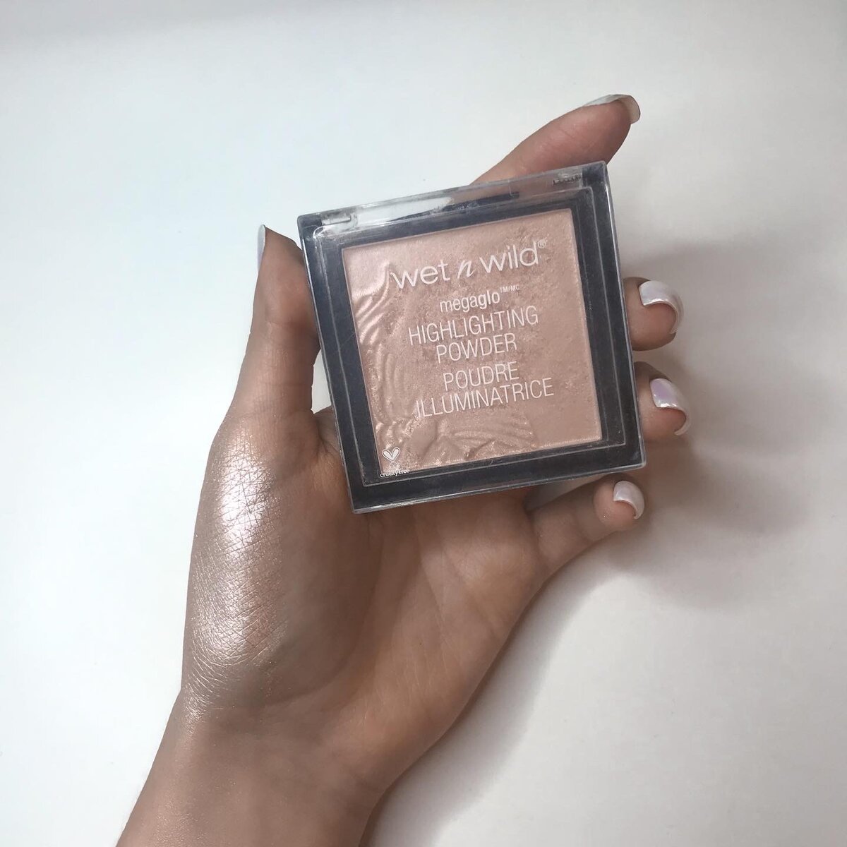 Wet n Wild megaglo liquid highlighter, жемчужный оттенок. Все фото взяты из моего профиля в Instagram @dashakovalenko_mua  