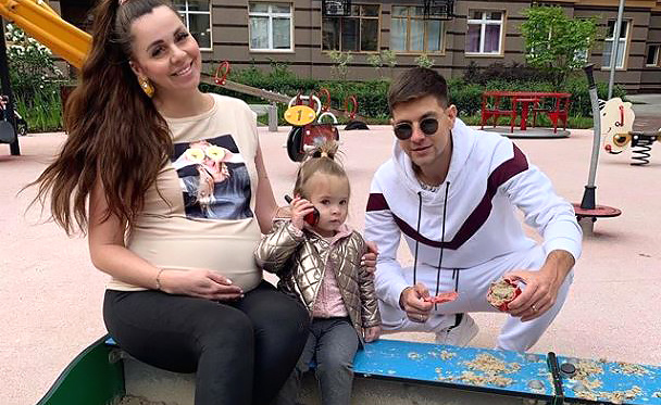 Семья на прогулке (фото - https://www.instagram.com/olyarapunzel/)