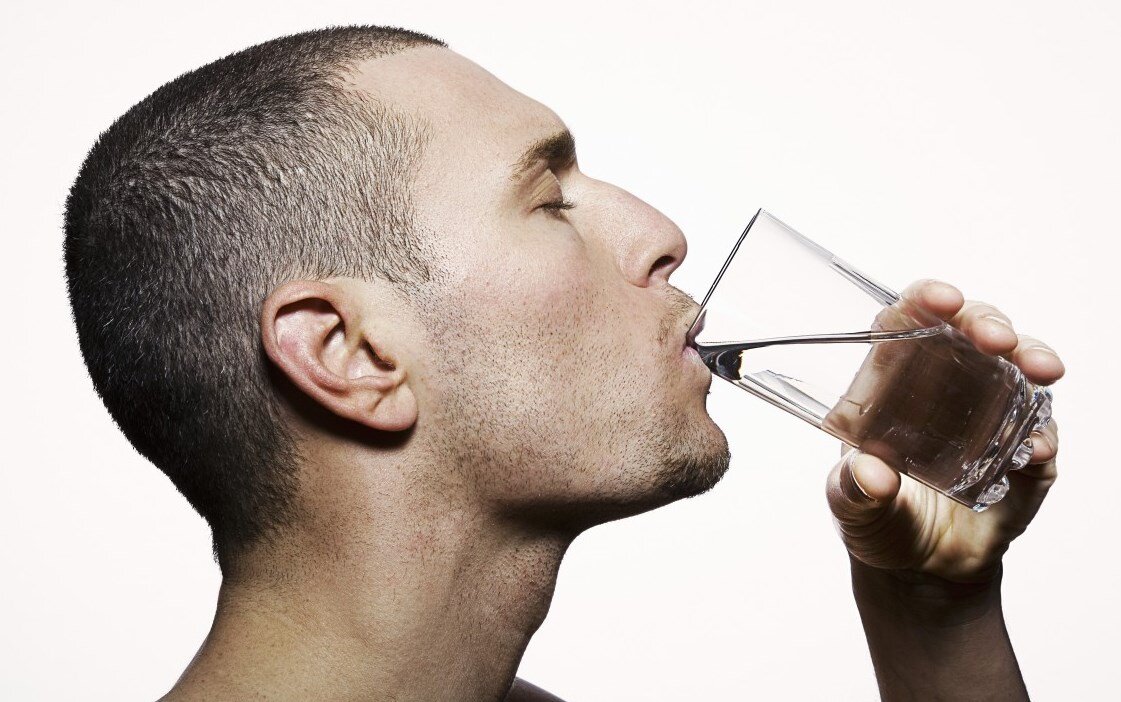 Добро пожаловать, сегодня хотел бы рассказать   о ошибках которые мы делам когда пьем воду, вода конечно же полезная  и без воды никак  давайте расскажу о  6 ошибках  