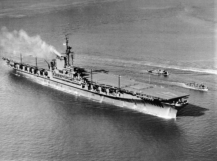 Авторское фото с использованием картинки с https://en.wikipedia.org/wiki/File:USS_Midway_(CVB-41)_after_commissioning.jpg