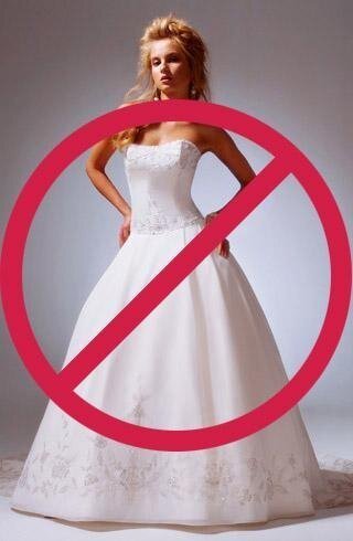 
В натальной карте(гороскопе рождения) можно найти ответы на все (ну, почти, на все) наши вопросы.
 И, если ворота супружеского рая всё ещё закрыты для вас, а графа возраста в паспорте  тревожно мигает красным цветом,  имеет смысл поискать «виновника».
Положение и качество Управителя  7 дома (дом партнерских и брачных отношений)  в определенном доме в вашем гороскопе, является достаточно красноречивым, и потому заслуживает  особого внимания. 
В 1 доме: человек  связан зацикленностью на себе любимой («я на свете всех милее»).   Развитие  личности и самореализация нередко сопряжены с эгоизмом и трудностями в построении отношений. Корень проблемы может быть и   в характере, внешности и личных особенностях человека.
В 2 доме: случается крайне редко в картах безбрачия. Отношения не складываются из-за слишком меркантильного  подхода к ним. Один из показателей стремления к браку по расчету. Но, в нашем случае, вы сделали расчеты явно с ошибкой в количестве нулей.
В 3 доме: серьёзные отношения не складываются из-за частой смены партнеров, поверхностного отношения к браку. В этом случае может иметь   место «виртуальный брак», например,  на сайте знакомств, либо брак по переписке. «Лапша» на ваших ушах выдается вами почти за украшения.
В 4 доме: часто отношения не складываются из-за сильного влияния родителей или традиций: «ну, не нравится ОН маме».
В 5 доме: в этом случае,  может быть, брак заменен статусом вечной любовницы.
В 6 доме: брак человеку заменяет работа, когда мы говорим: «он женат на своей работе». 
В 7 доме: изначально в отношениях присутствует элемент соперничества, доходящий до невозможности существовать вместе (отношения – боксерский ринг), либо на момент начала отношений  вашего любимого уже успели «окольцевать».
В 8 доме: расположение Управителя 7  в 8 доме может говорить, что отношения с противоположным полом могут вызывать страх и стрессы необъяснимой природы. В этом случае, пожалуй, без психолога не обойтись.
В 9 доме: желание выйти замуж только за «импортного» мужчину (ведь они «не чета нашим»). Кроме того, управитель 7 дома в этом доме имеет отношение к идеалам и идеализации, когда  барышня ждет  свои «алые паруса», а ей почему-то уже приносят пенсию.
В 10 доме: ожидание статусного «престижного» партнера. Либо построение карьеры на первом месте: «первым делом самолеты, ну, а мальчики  – потом».
 В 11 доме:  - этот дом связан с неформальными отношениями, без взаимных обязательств. Слово «печать» в этом случае считается ругательным словом и находится под запретом. 
В 12 доме: - может говорить об отсутствии   отношений вообще. Либо причина в «скелетах в шкафу»: тайная связь с человеком состоящим в браке, либо изолированным от общества, либо нездоровым), и это является  существенной помехой для вступления  в официальный брак.
Итак, если причина вашего одиночества найдена, остается задать вопрос астрологу:  что делать? 
С любовью, Афина.
