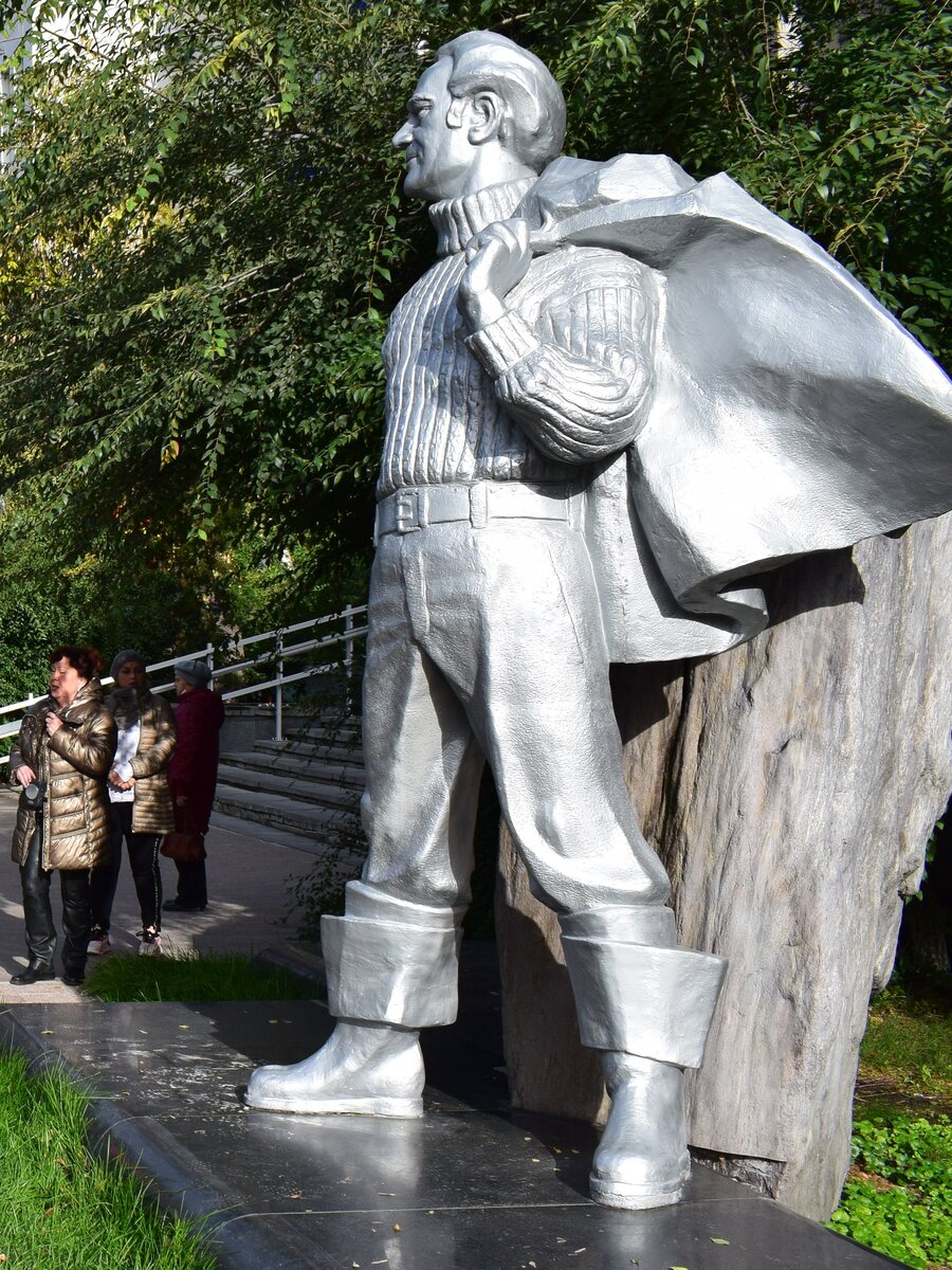 Памятник Ю.Г. Эрвье . Фото автора