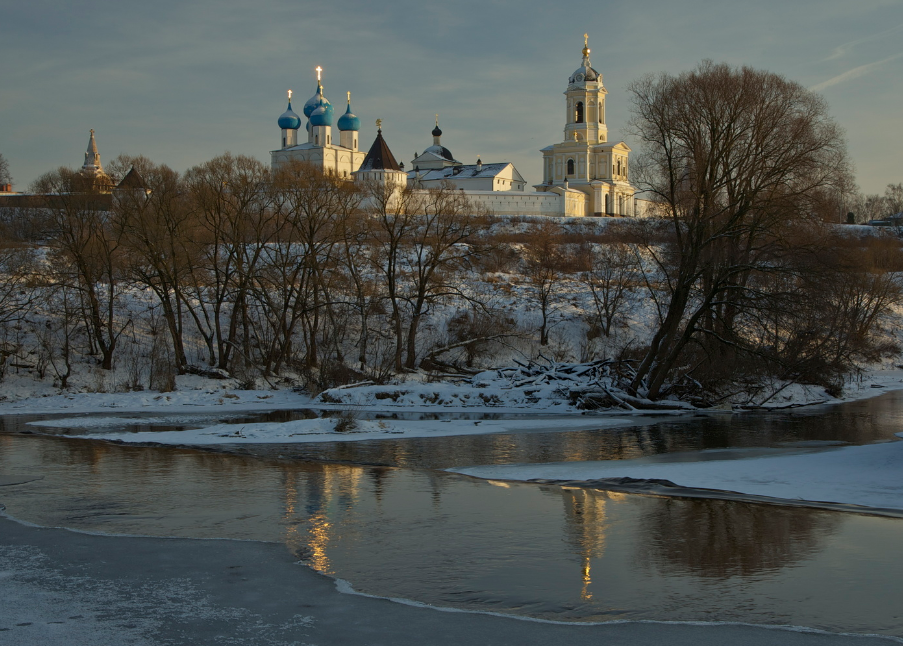 Высоцкий мужской монастырь в Серпухове.