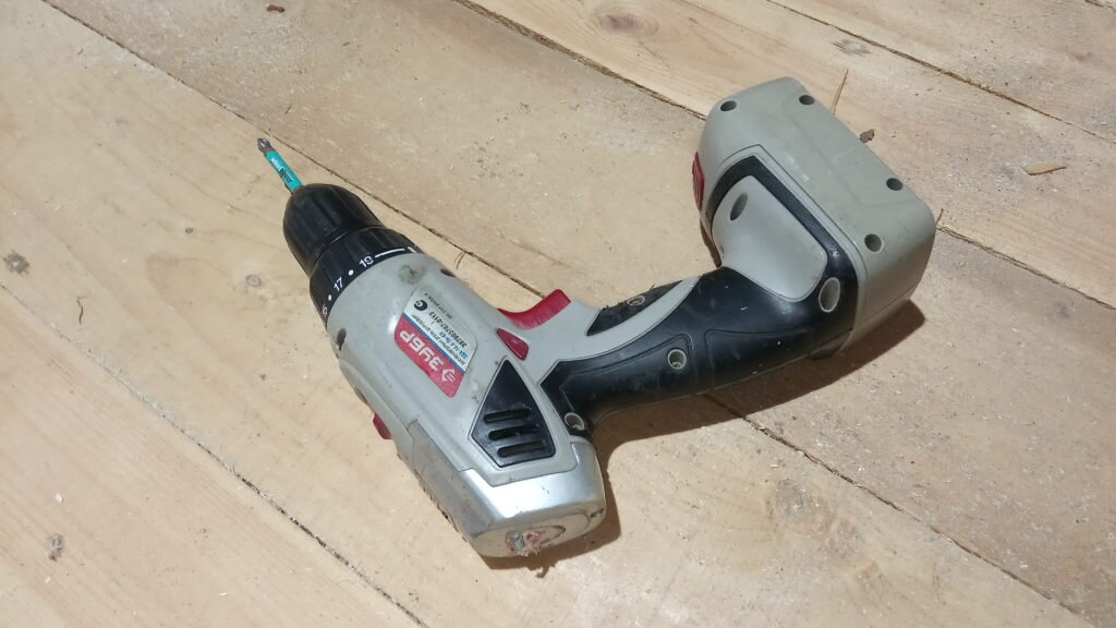 Шуруповёрт Зубр Li-lon 14.4 вольт