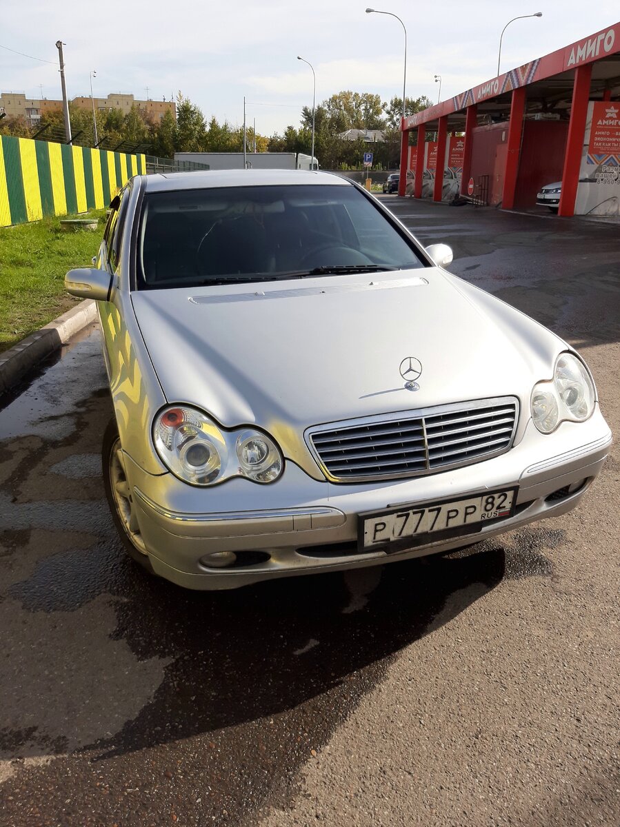 Фото сразу как навёл чистоту по кузову.