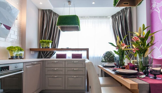 Электрокарниз станет оптимальным выбором, если у вас сложные окна, например, эркерные или угловые, и распахивание штор доставляет массу неудобств.