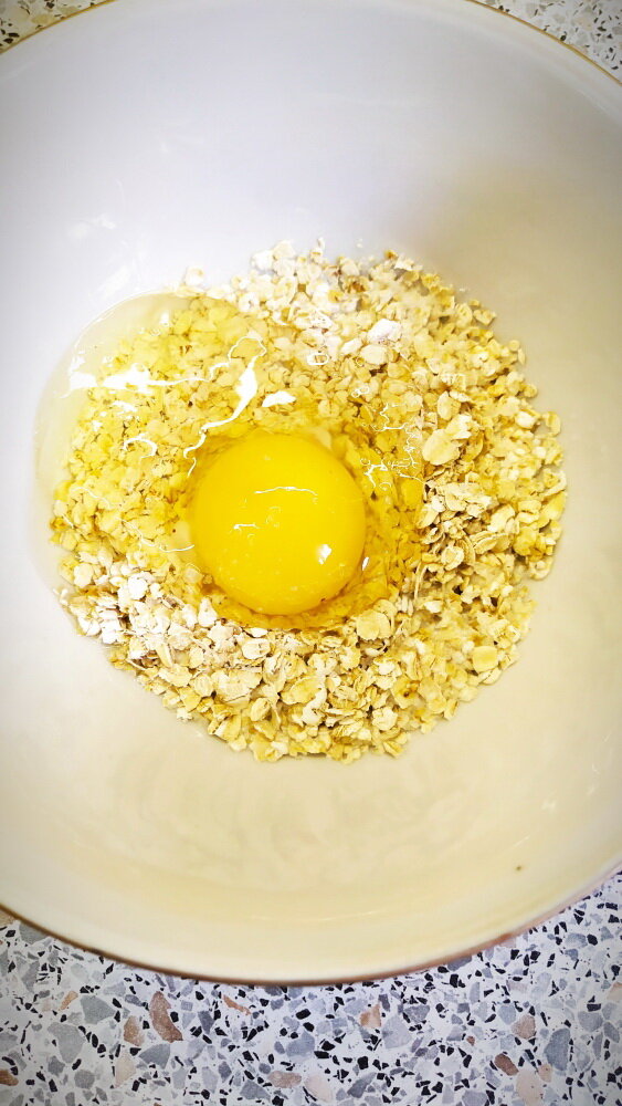 Смешайте все ингредиенты для теста