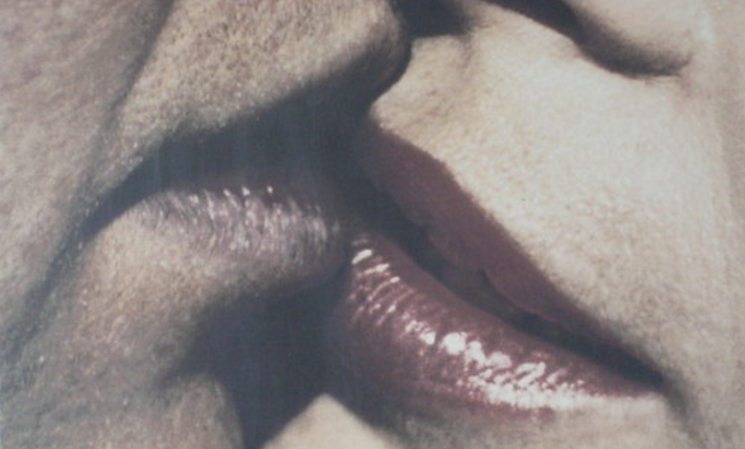 "kiss" by Bert Werk is licensed under CC BY-NC 2.0