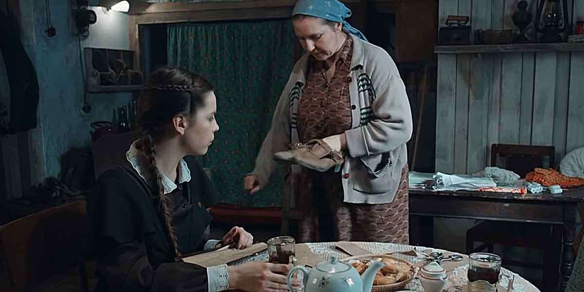 Регина с матерью в сериале " Красная королева".