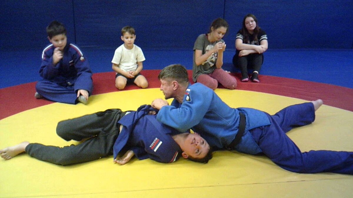 На фотографии с правой стороны автор статьи Владимир Шарупич