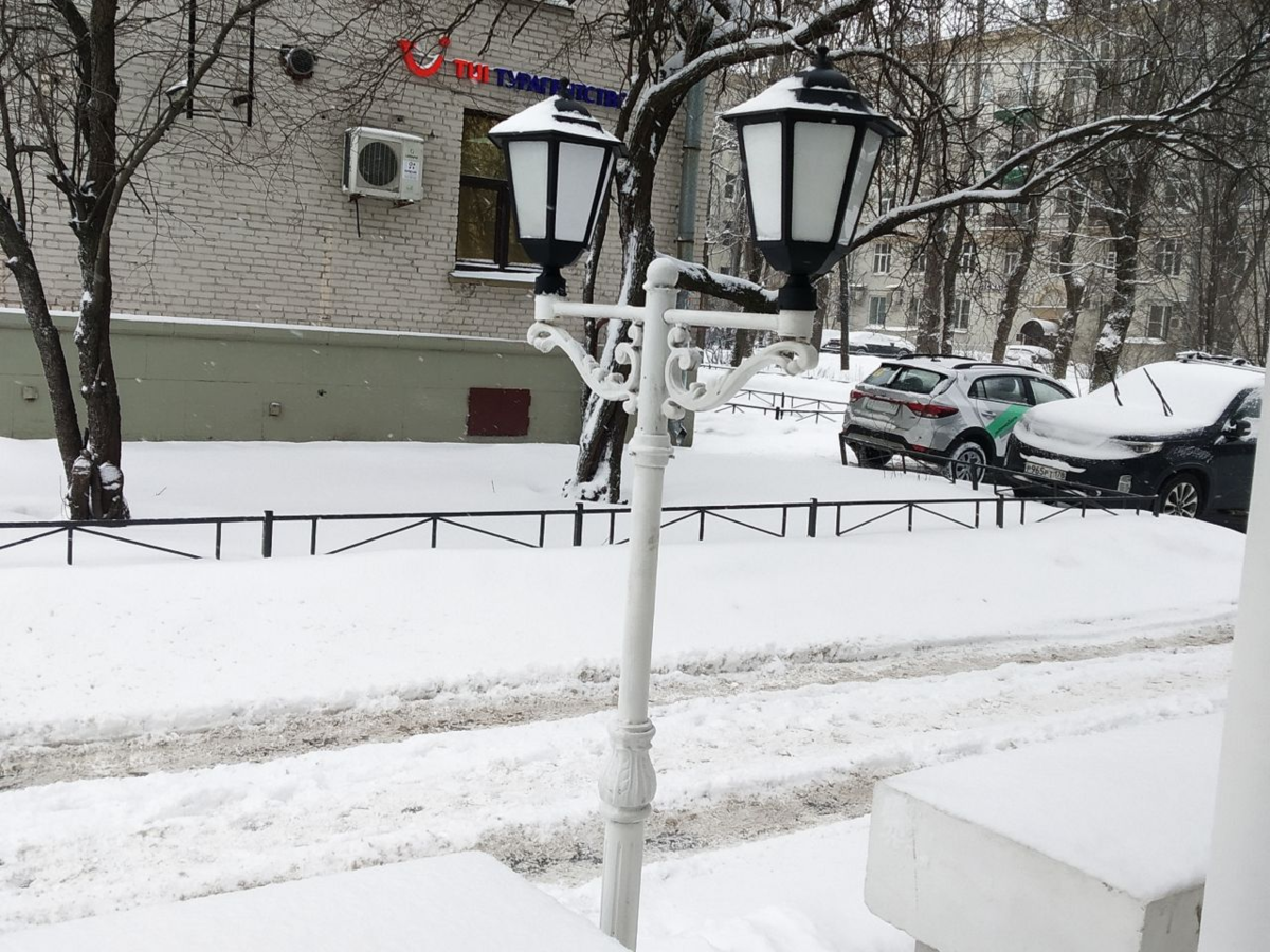 Фонарь, который уже один раз частично украли. Фото автора