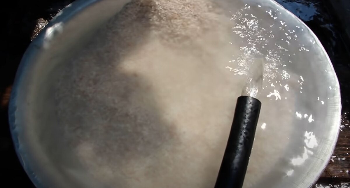 Летом в жару даже водопроводная вода годится для промывания риса.