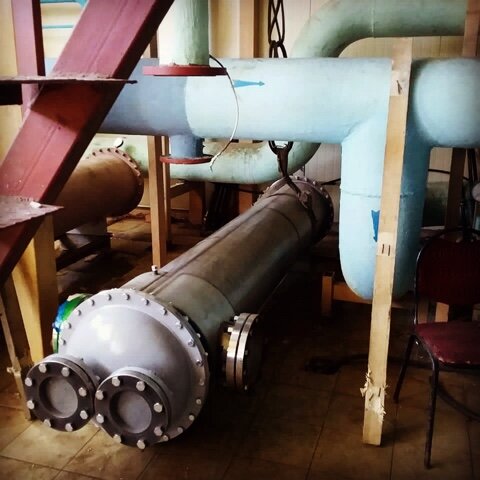 Кожухотрубный теплообменник в пгт Грицовский на котельной БМК-15 ООО "ТеплоРесурс" готовится к монтажу.