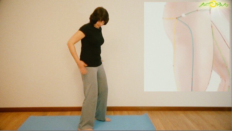 Китайская гимнастика простукивание. Простукивание цигун. Массаж простукивание. Китайский самомассаж. Похлопывание цигун тела.