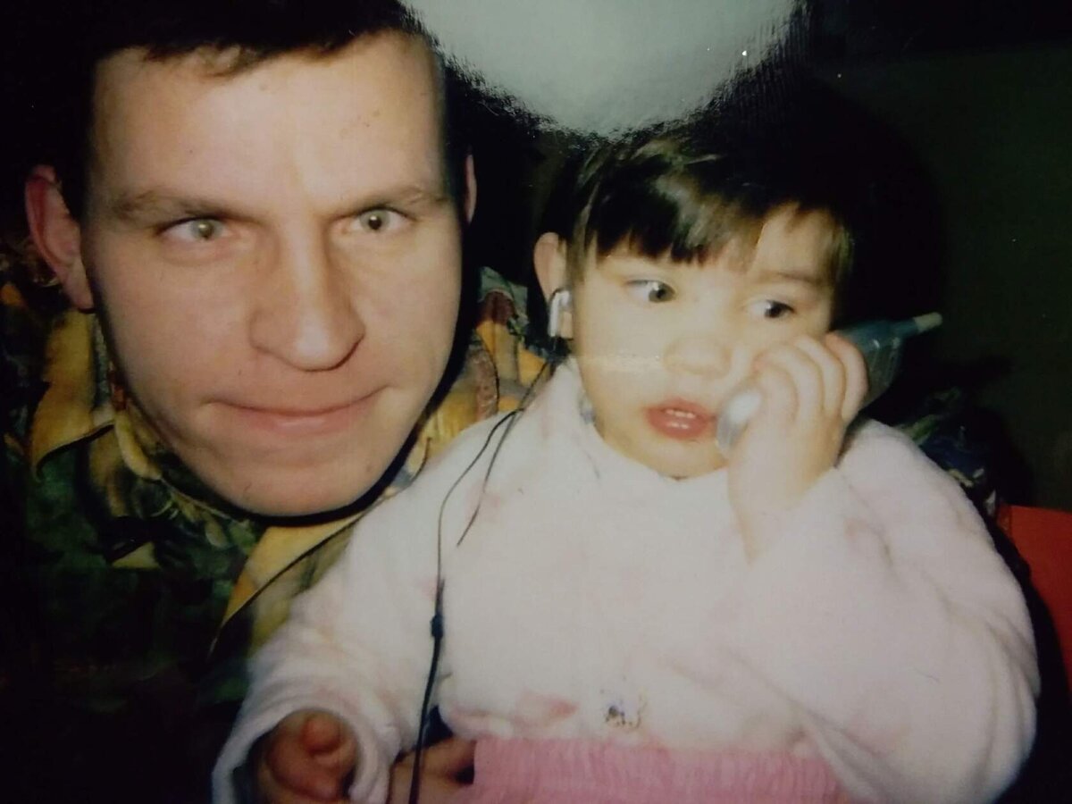 Это фото моего Виталика с дочкой. Он погиб 24 марта от руки негодяя. 