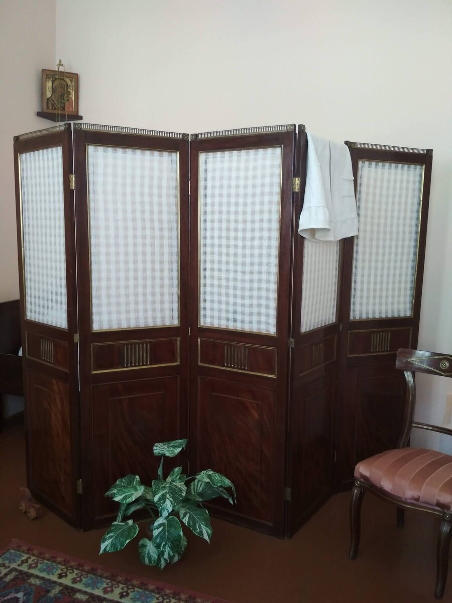 Ширма в детской комнате в Доме-музее П.И.Чайковского . Фото автора канала