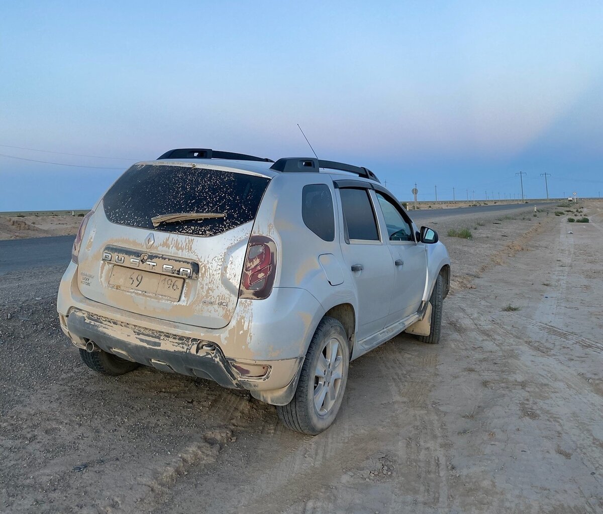 Эта машина может все и даже больше: плохая дорога-не проблема, пустыня-пожалуйста, ехать без остановок-запросто, хотите спать-все для вас.