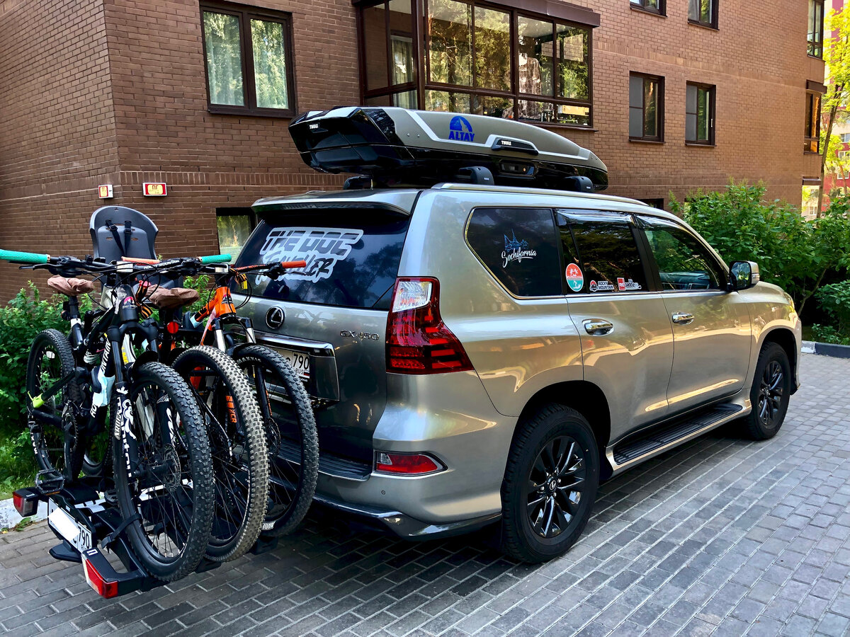 Снова я забыл про шторы и сделал перфопленку на машину с логотипом и местом направления Sochifornia