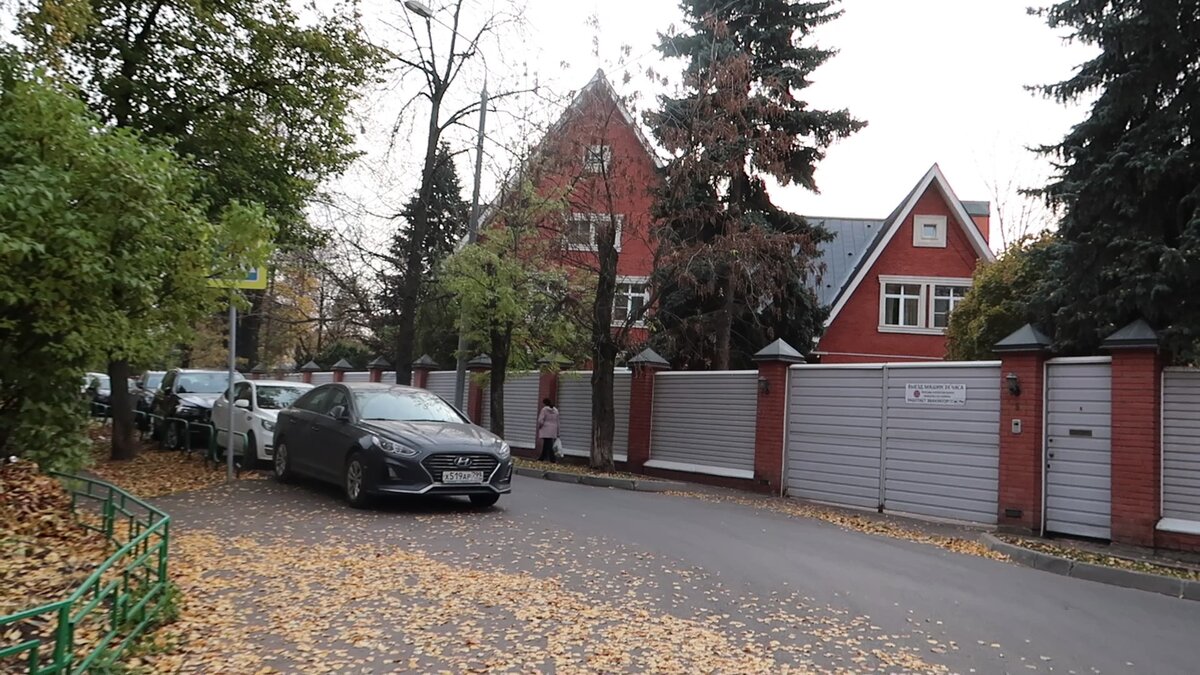 Деревенские домики встречаются редко. В основном, это коттеджи