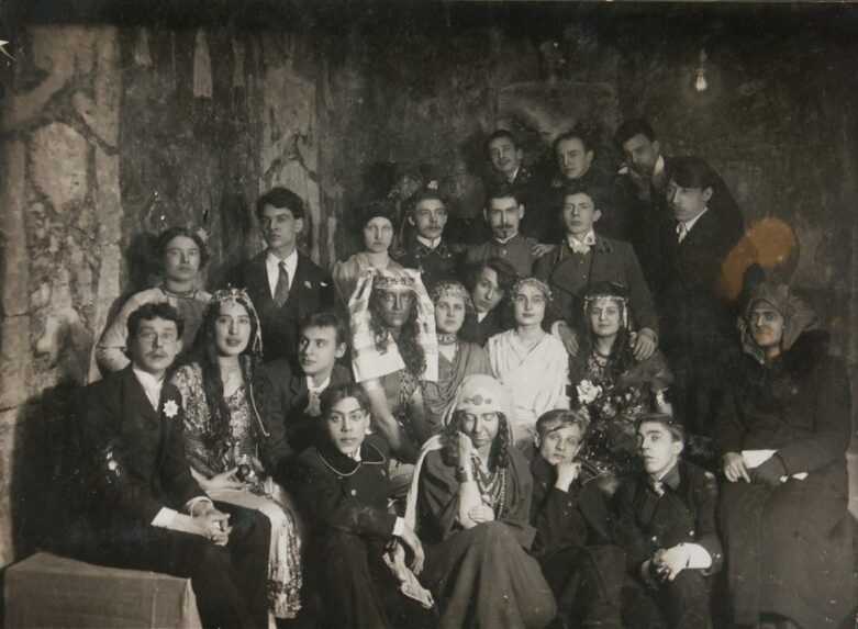 Ученики Казанской художественной школы. Александр Родченко — во втором ряду третий слева