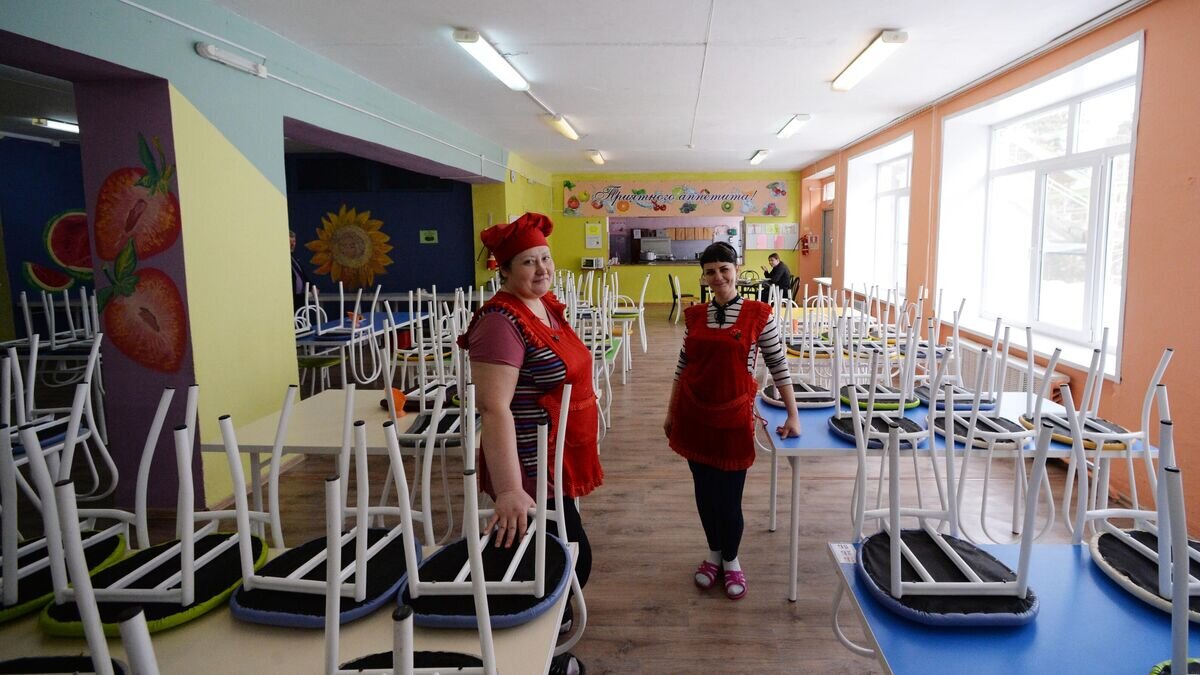    Сотрудники школьной столовой© РИА Новости / Илья Наймушин