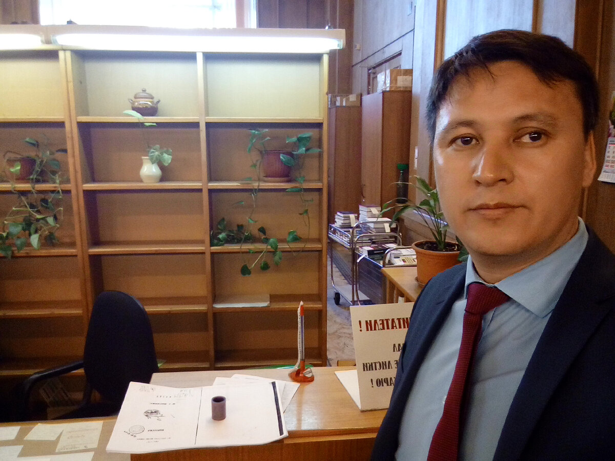 В Ленинской библиотеке. Получил "Заказ")). Бумажная и плёночная копии редкой (ед.экз.) книги. Отправил в Кяхтинский музей.