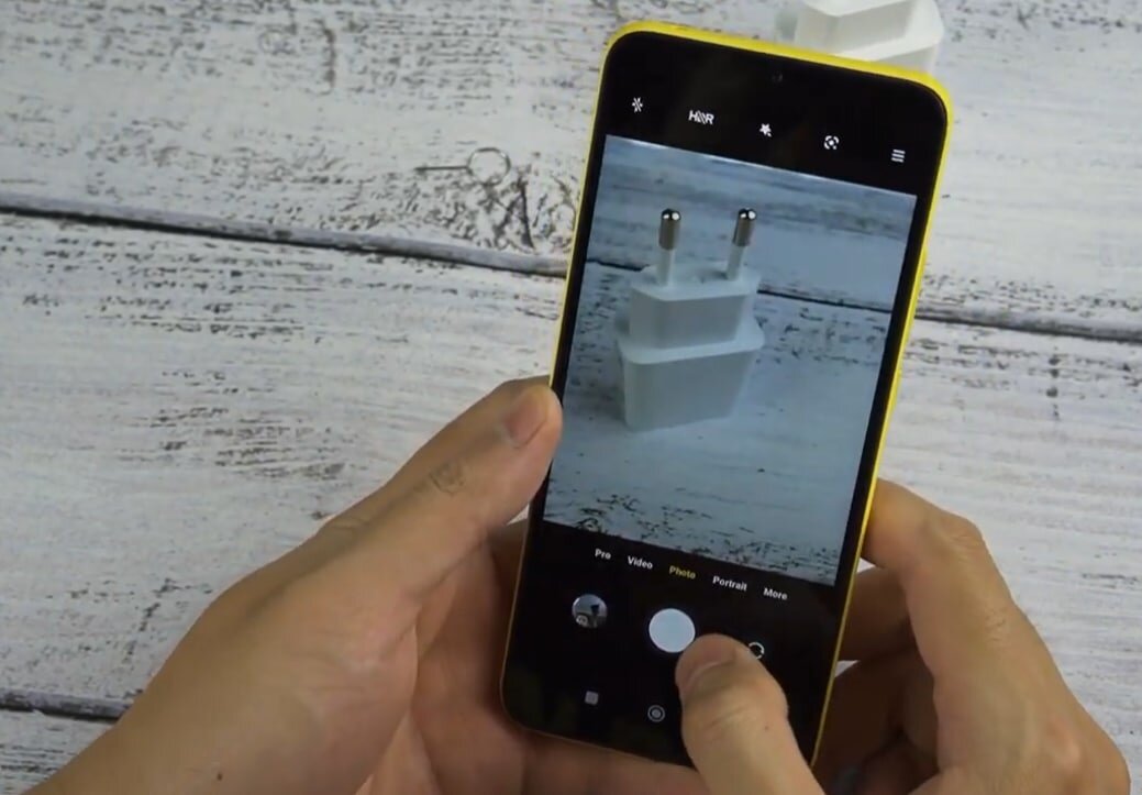    Даже если у вас никогда не было смартфона Xiaomi, с приложением камеры легко разобраться. Фото: 2Bi Tech / YouTube