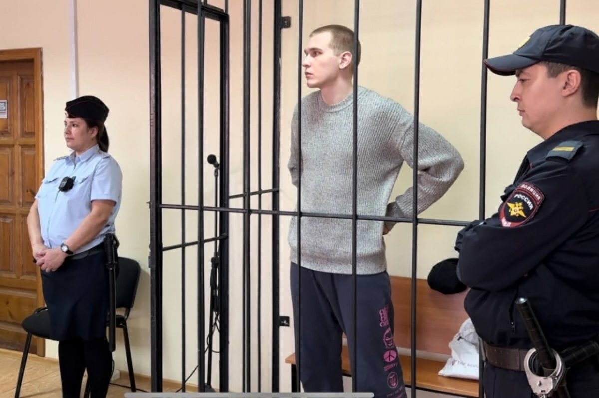    Из зала Центрального районного суда Тюмени. Кирилл Мартюшев слушает приговор суда.