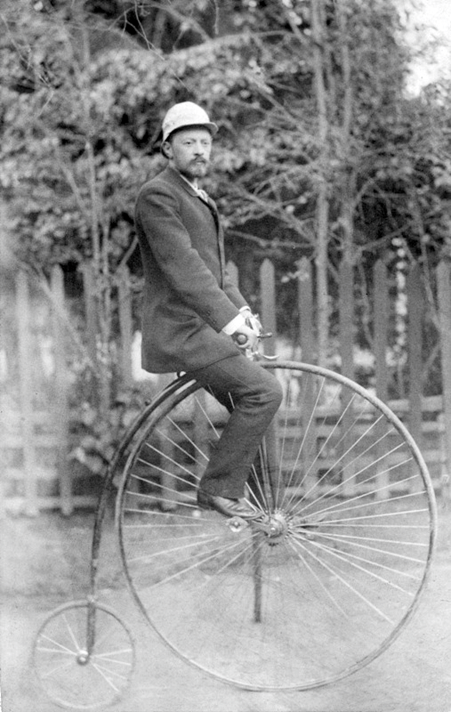 В. Г. Шухов на велосипеде «Паук». 1880-1890-е гг. Источник изображения: wikimedia.org