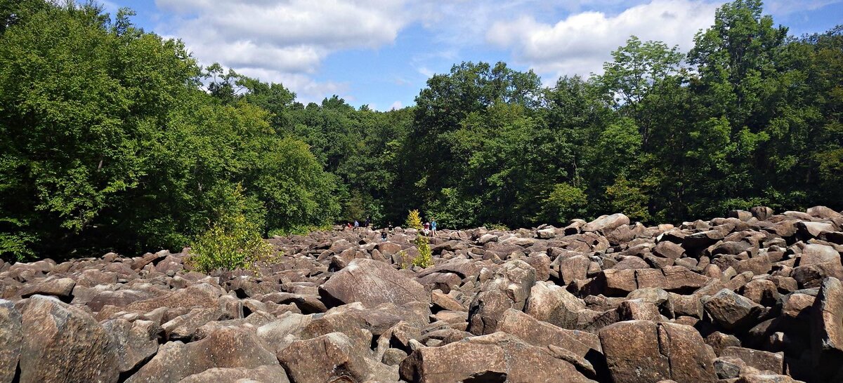 Звон камней. Пенсильвания парк звенящих камней. Звенящие камни Пенсильвании. Звенящие скалы в Пенсильвании. Загадочное явление Пенсильвании "парк звенящих камней".