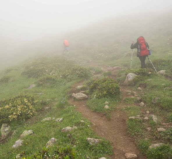 Авторское право: с фотоаппаратом шел позади Иван Дементиевский (на первом снимке он присел на камень).